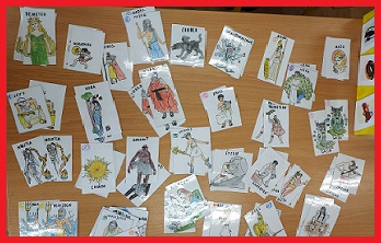 obrazek przedstawia karty do gry z mitologii