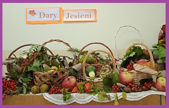 obrazek przedstawia dary jesieni w koszykach