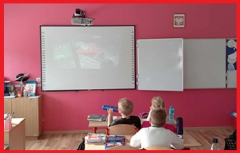 uczniowie podczas zajęć