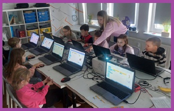 uczniowie podczas zajęć