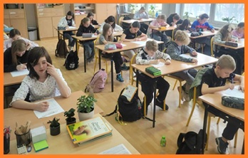 uczniowie podczas konkursu