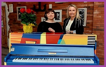 uroczyste odsłonięcie pianina