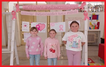 uczniowie podczas akcji