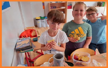 uczniowie podczas zajęć