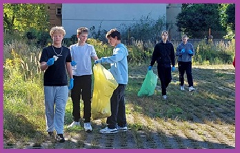 uczniowie podczas akcji