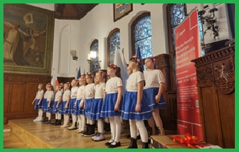 uczennice podczas występu