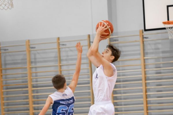 energa-frages-vs-delasalle-392910B7736D-E950-ECFA-BD4E-96D0D6A2F2EF.jpg