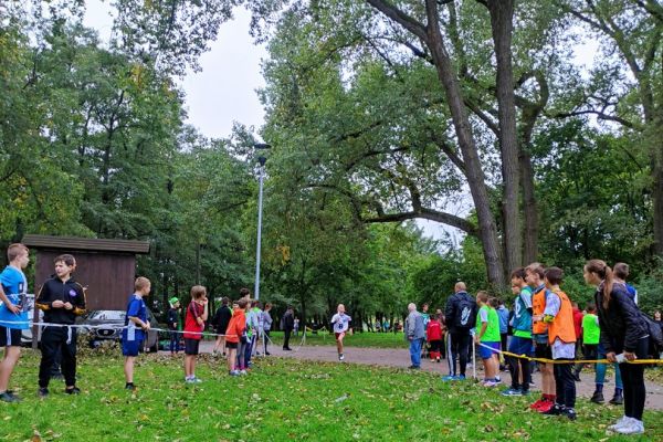 43 Słupska Olimpiada Młodzieży Szkół Podstawowych i Szkół Ponadpodstawowych w sztafetowych biegach przełajowych dziewcząt i chłopców