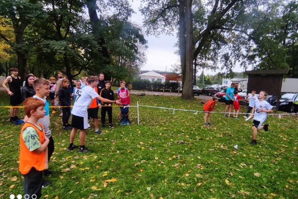 43 Słupska Olimpiada Młodzieży Szkół Podstawowych i Szkół Ponadpodstawowych w sztafetowych biegach przełajowych dziewcząt i chłopców