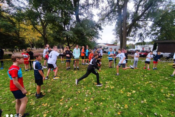 43 Słupska Olimpiada Młodzieży Szkół Podstawowych i Szkół Ponadpodstawowych w sztafetowych biegach przełajowych dziewcząt i chłopców