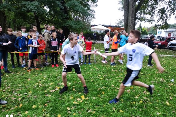 43 Słupska Olimpiada Młodzieży Szkół Podstawowych i Szkół Ponadpodstawowych w sztafetowych biegach przełajowych dziewcząt i chłopców