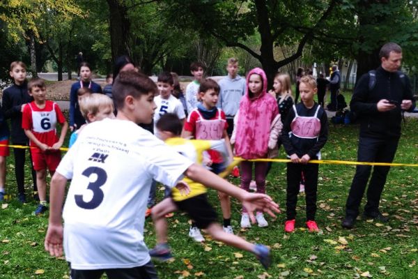 43 Słupska Olimpiada Młodzieży Szkół Podstawowych i Szkół Ponadpodstawowych w sztafetowych biegach przełajowych dziewcząt i chłopców