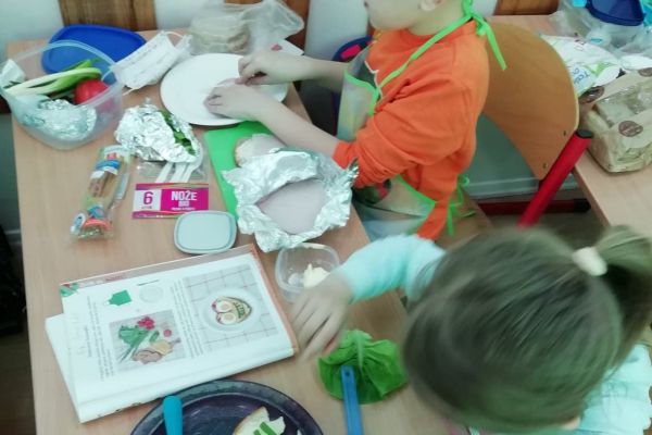 Wiosenne kanapki w 1 b