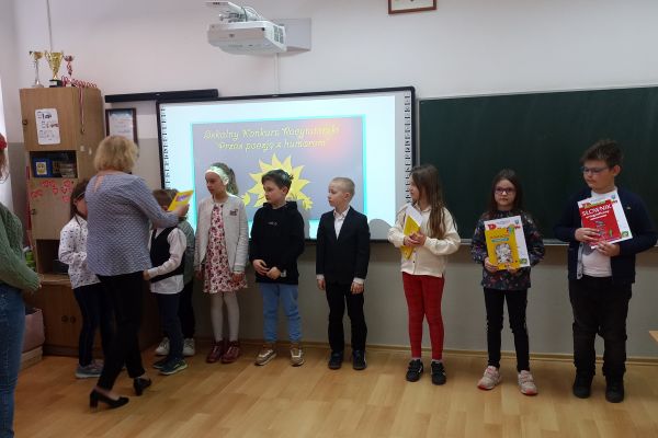 Przez poezję z humorem