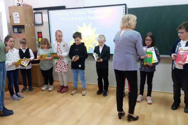 Przez poezję z humorem