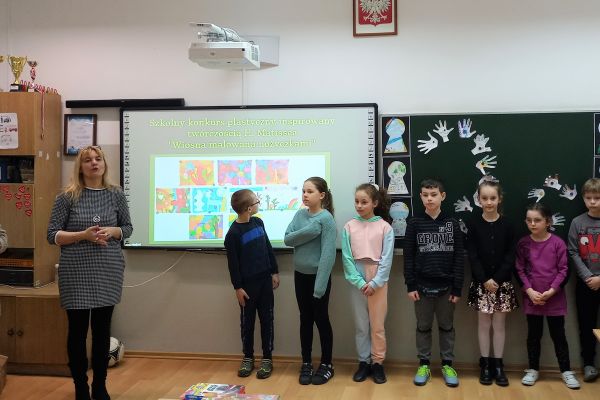 Szkolny konkurs plastyczny - Wiosna malowana nożyczkami