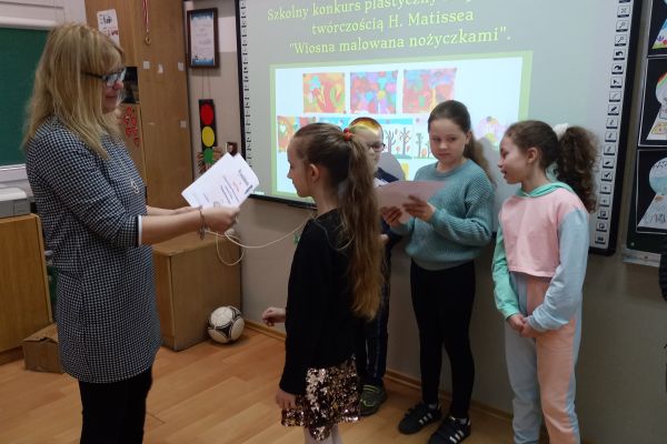 Szkolny konkurs plastyczny - Wiosna malowana nożyczkami