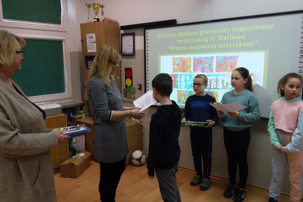 Szkolny konkurs plastyczny - Wiosna malowana nożyczkami