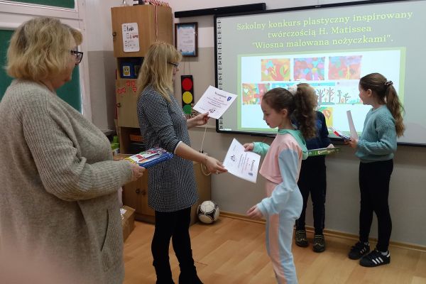 Szkolny konkurs plastyczny - Wiosna malowana nożyczkami