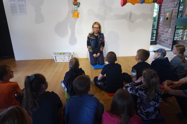 2 c na warsztatach plastycznych w Baszcie Czarownic