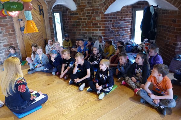 2 c na warsztatach plastycznych w Baszcie Czarownic