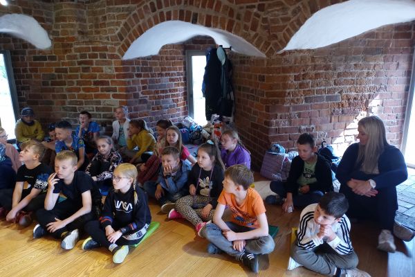 2 c na warsztatach plastycznych w Baszcie Czarownic