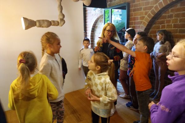 2 c na warsztatach plastycznych w Baszcie Czarownic