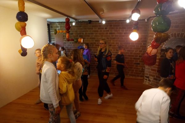 2 c na warsztatach plastycznych w Baszcie Czarownic