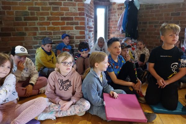 2 c na warsztatach plastycznych w Baszcie Czarownic