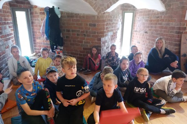 2 c na warsztatach plastycznych w Baszcie Czarownic