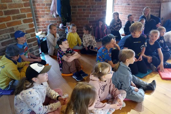 2 c na warsztatach plastycznych w Baszcie Czarownic