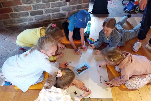 2 c na warsztatach plastycznych w Baszcie Czarownic