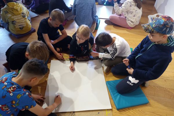 2 c na warsztatach plastycznych w Baszcie Czarownic