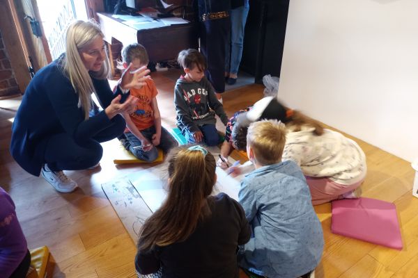 2 c na warsztatach plastycznych w Baszcie Czarownic