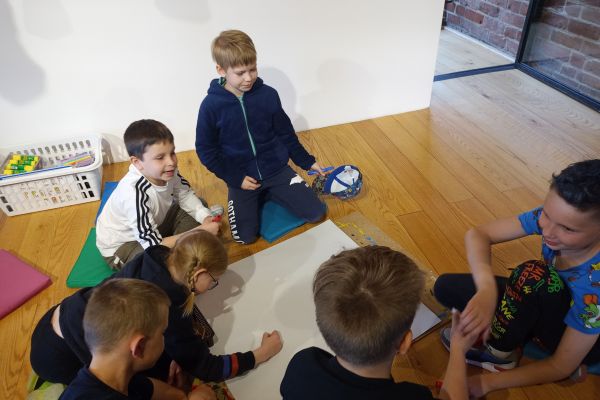 2 c na warsztatach plastycznych w Baszcie Czarownic