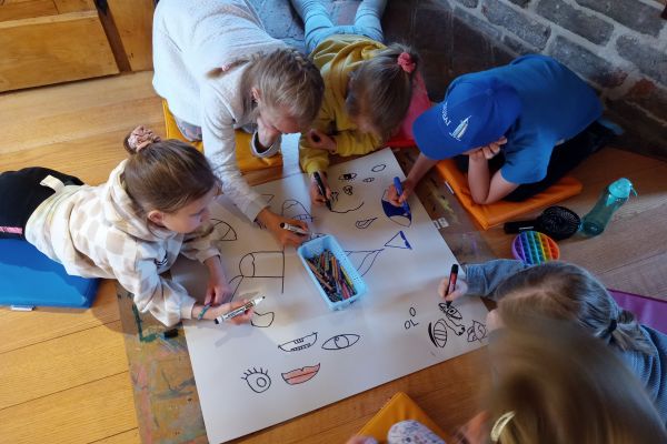 2 c na warsztatach plastycznych w Baszcie Czarownic