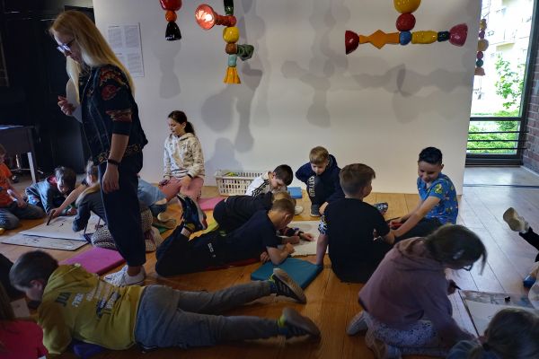 2 c na warsztatach plastycznych w Baszcie Czarownic