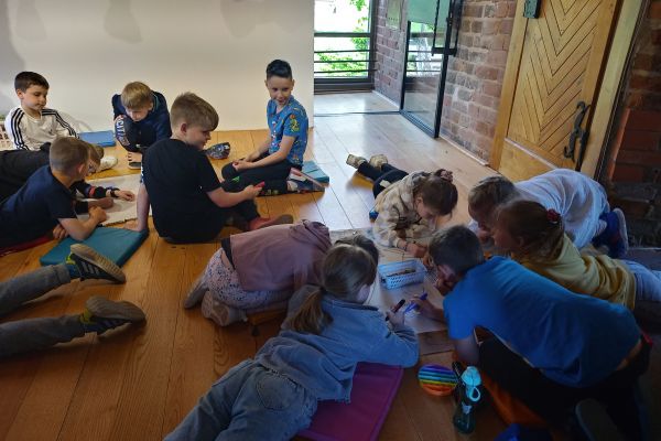 2 c na warsztatach plastycznych w Baszcie Czarownic