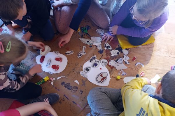 2 c na warsztatach plastycznych w Baszcie Czarownic