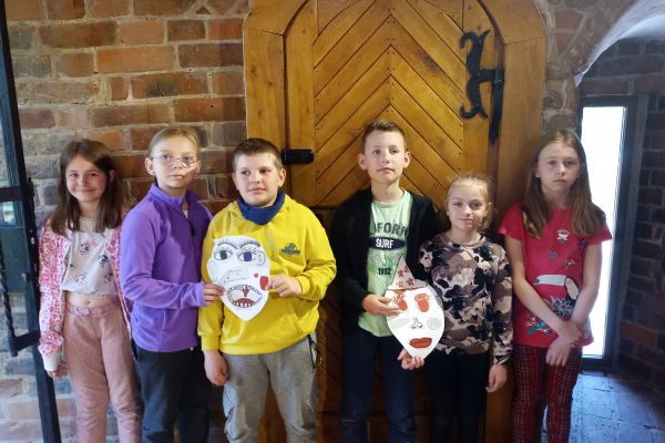 2 c na warsztatach plastycznych w Baszcie Czarownic