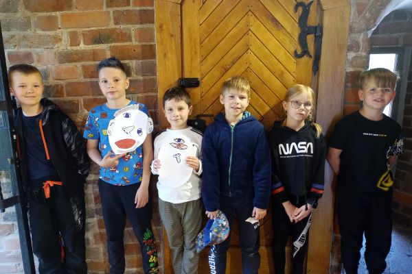 2 c na warsztatach plastycznych w Baszcie Czarownic