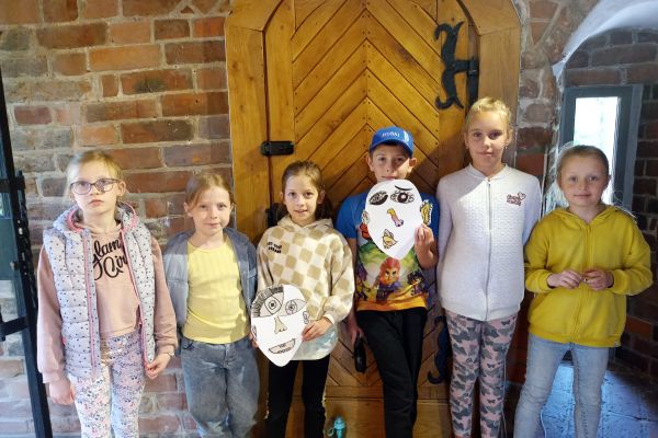 2 c na warsztatach plastycznych w Baszcie Czarownic