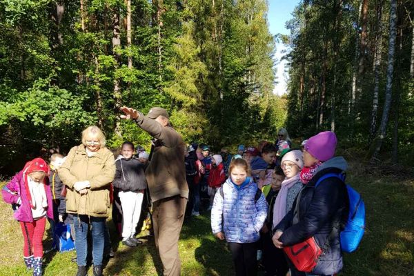 Wycieczka 3a i 3c do lasu