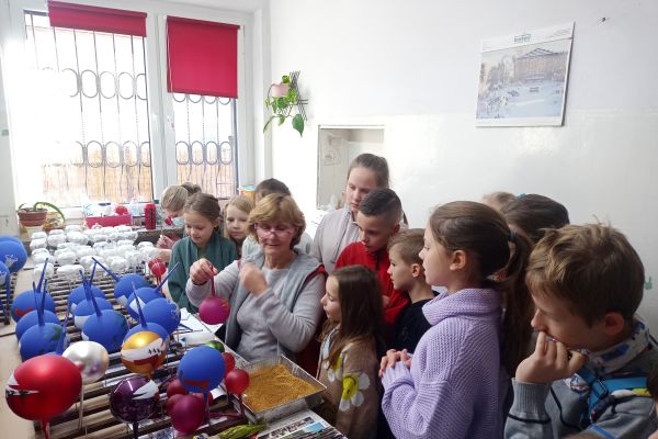 Wycieczka klasy 3a i 3c do fabryki bombek