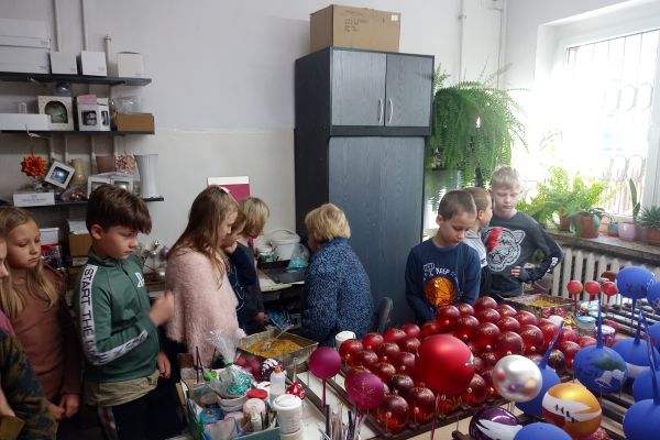 Wycieczka klasy 3a i 3c do fabryki bombek