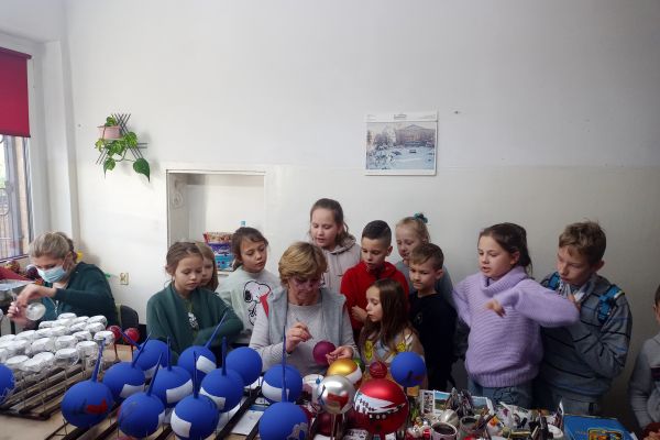 Wycieczka klasy 3a i 3c do fabryki bombek