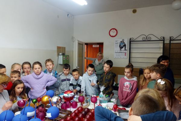 Wycieczka klasy 3a i 3c do fabryki bombek