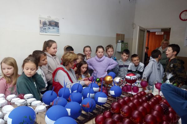 Wycieczka klasy 3a i 3c do fabryki bombek