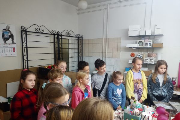 Wycieczka klasy 3a i 3c do fabryki bombek