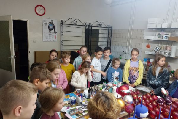 Wycieczka klasy 3a i 3c do fabryki bombek